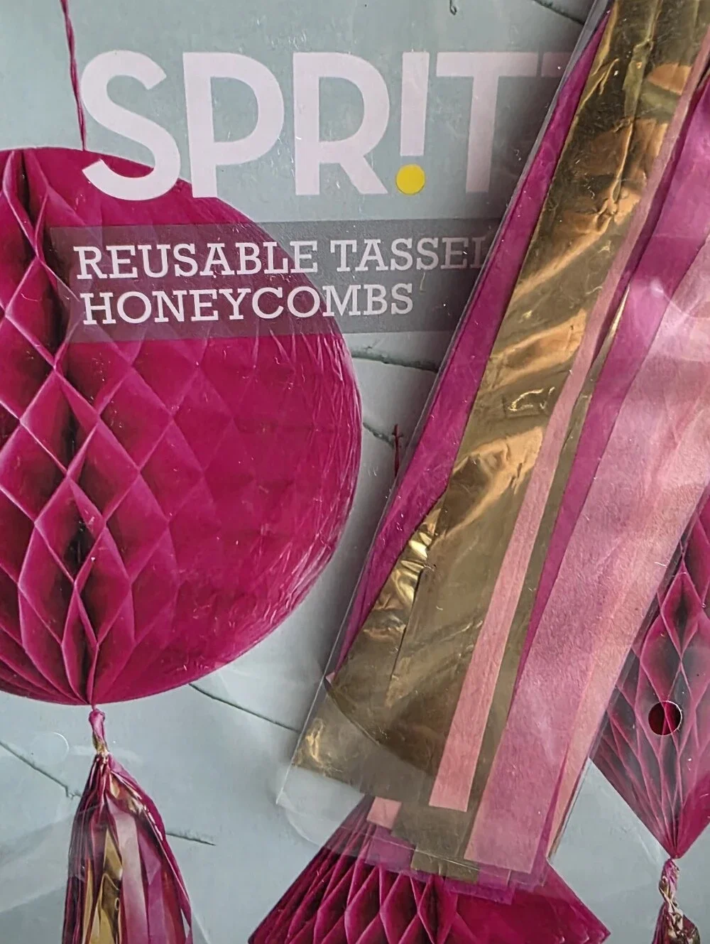 ☆ Raspberry Pink Streamer Backdrop & Honeycomb Combo Set